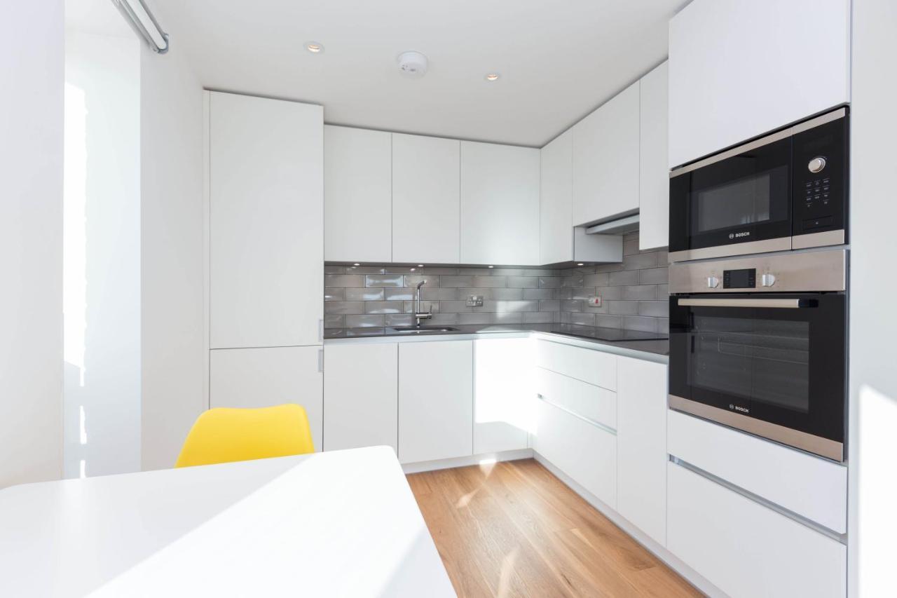 Spacious & Modern 1 Bedroom Close To Station In E16 London Exteriör bild
