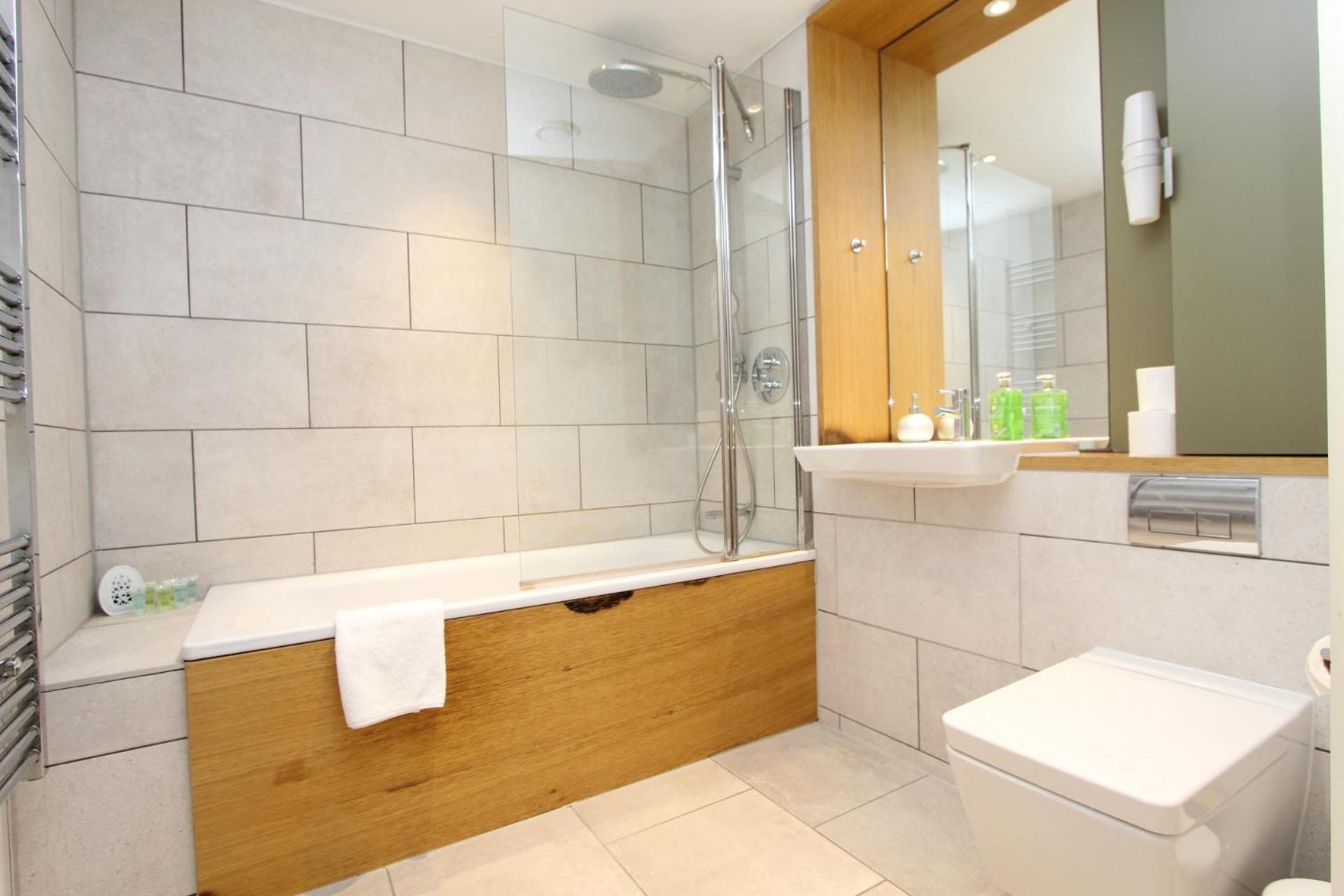 Spacious & Modern 1 Bedroom Close To Station In E16 London Exteriör bild